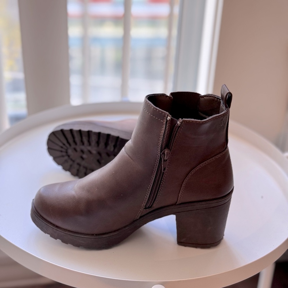 Women’s brown boots! Super comfortable